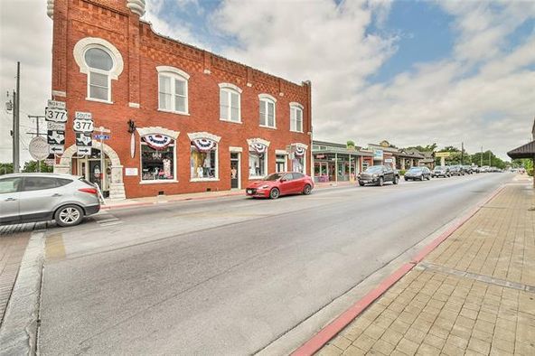 105 W Pearl St, Granbury, TX 76048